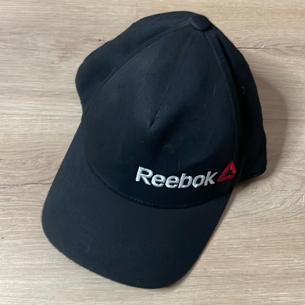Reebok‎ Hat. Black, Red, White. Size Small-Medium. Good used condition.